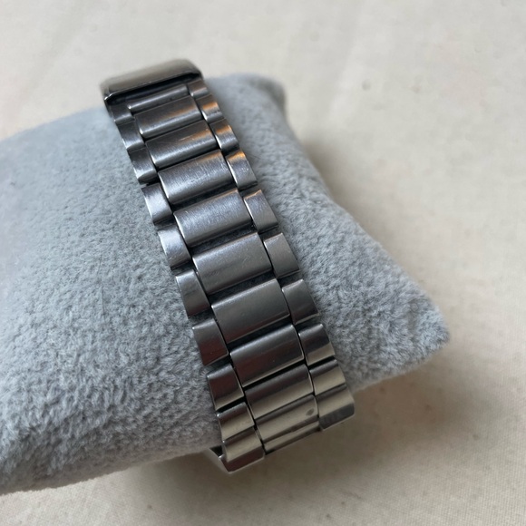 Seiko 5 Men’s Automatic Watch Gray Dial 37mm - Picture 7 of 11